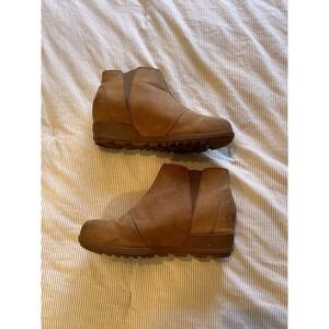 SOREL Evie II Waterproof Bootie Womens 10.5 Zipper Leather Ankle Tan